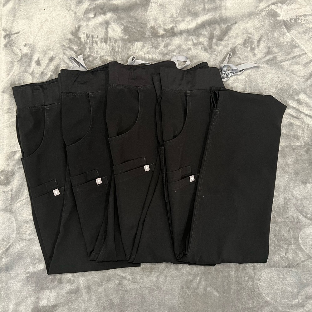 4 pair Women’s Figs Black Kade Cargo Pants size XXSP